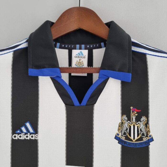 Newcastle 00-01 Home Football Kit - Image 4