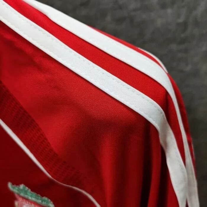 Liverpool 06-08 Home Football Kit